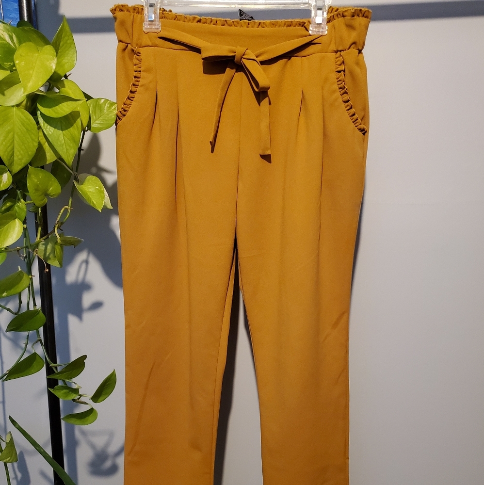 Mustard yellow dress pants 🧡💛
